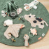 Done By Deer Aktivitetsspiral Tiny Farm Grön i gruppen Leksaker / Babyleksaker / Aktivitetsleksaker hos Bonti (DOBD4253143)