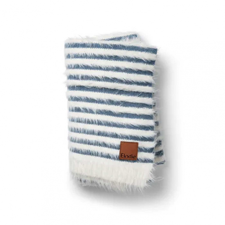 Elodie Furry Stickad Filt Berry Blue i gruppen Babytillbehör / Sova / Babyfiltar hos Bonti (ELOD30315101212NA)