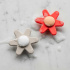 Nattou Soft Silicone Snurra med Sugpropp Clay i gruppen Leksaker / Babyleksaker / Aktivitetsleksaker hos Bonti (NATT41052-2)