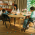 Stokke Steps Matstolspaket Black/Warm Brown i gruppen Möbler och inredning / Matstolar och tillbehör hos Bonti (STOK692400)